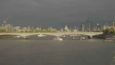 Wide angle view of river Thames with bridges and tall buildings in background Stock Footage 146454957