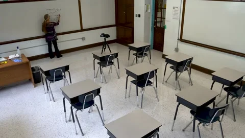 Wide angle view of smiling female english grammar teacher, writing on whiteboard Vídeos de archivo 138947951