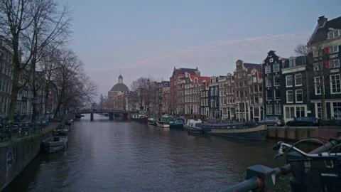 Wide angle view of the Streets of Amsterdam, the Netherlands, 11.01.2026 Vídeos de archivo 327623801