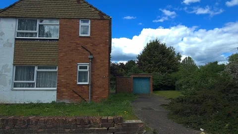 Wide Angle View of Urban Drive Through City Streets of England Видео 336925443