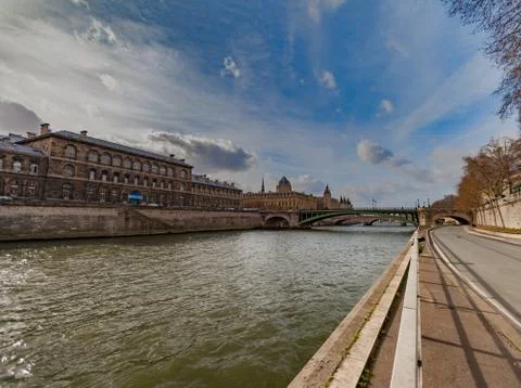 Wide angle view of a walk path along river Seine in Paris France 스톡 사진