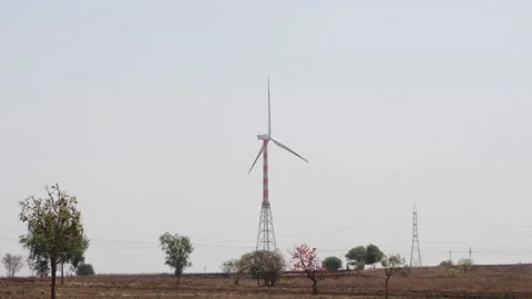 Wide angle view of wind turbines in a open filed Vídeo Stock 151911752