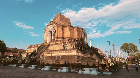 Wide angle Wat Chedi Luang square at sun set Chiang mai historic city center. Stock Footage 341636396