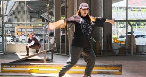 Wide angle of young man and woman doing freestyle street dancing with street Video stock 106378065