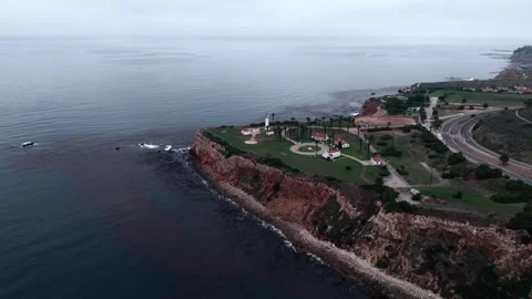 Wide arial shot on cliff with lighthouse 库存影片 250455388