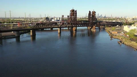 Wide bend of the Hackensack River below the lift bridges Vidéo 130305047