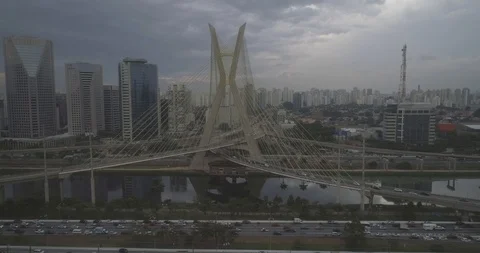 Wide centralised aerial approaching Octavio Frias de Oliveira bridge Ponte 스톡 동영상 101299152