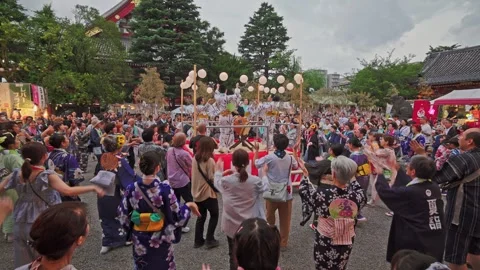 Wide Circle of Yukata Dancers Surrounds Drum Stage, Asakusa Bon Odori Stock Footage 344005254
