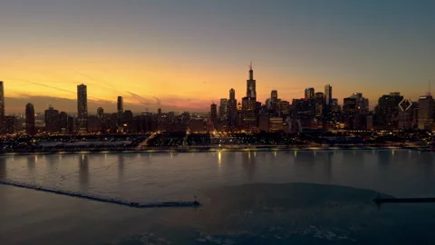 Wide cityscape of Chicago at dusk featuring illuminated skyscrapers. Calm water Video stock 328051771