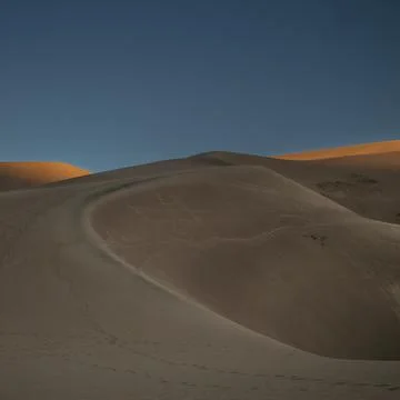 Wide Curve Of Dune Drops Into Deep Amphitheater Stock Photos