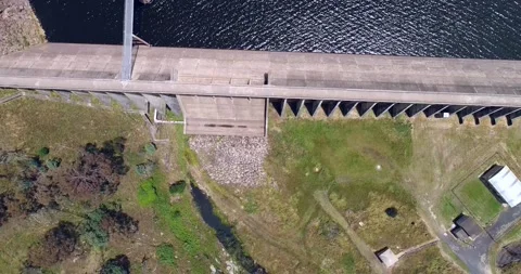 Wide dam on Fish river in Oberon town of Australia – Oberon lake aerial 4k. Stock Footage 159516099