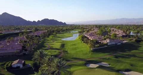 Wide desert valley beyond golf fairways in Coachella, California Vídeos de archivo 74734566