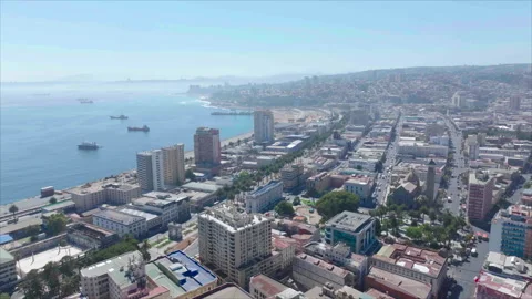 Wide drone advancing with ocean on left, Valparaíso Vídeo Stock 340991248