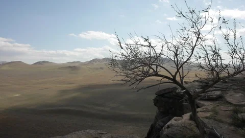 Wide endless valley Stockbeeldmateriaal 103438341