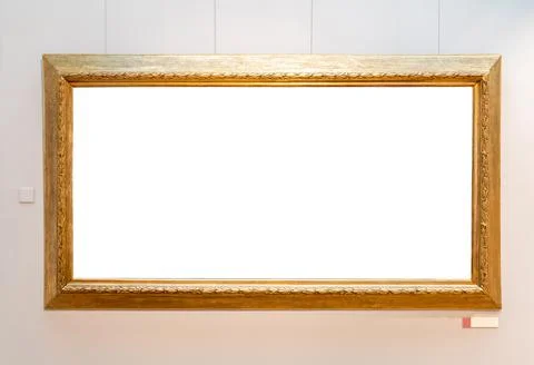 Wide gilded empty blank gold decorative horizontal painting frame on a muse.. Foto stock