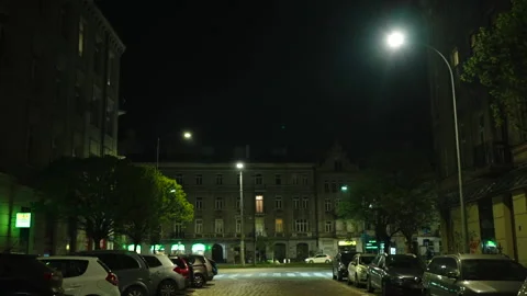 Wide intersection street view from center in night Vídeo Stock 338324837