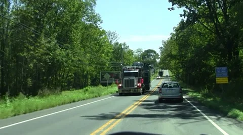 Wide loads on narrow roads Video stock 8601790