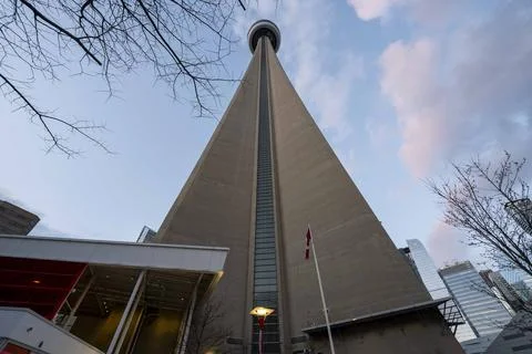 Wide Low Angle View of CN Tower with Canadian Flag in Downtown Toronto Fotos de archivo