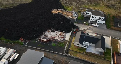 Wide oblique drone view of Grindavik, Iceland, showing lava damage at the Vídeo Stock 345994548