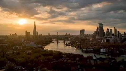 Wide, panoramic day to night time lapse view of the modern cityscape of London Video stock 193991104