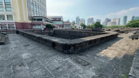 Wide panoramic view of historic Intramuros ramparts and Manila skyline 4K Vídeos de archivo 337457943