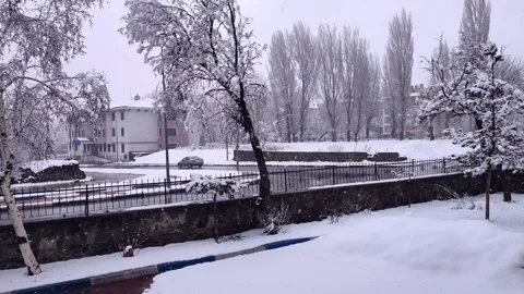 Wide panoramic view of a residential area covered in deep white snow during a Stock-Footage 333525873