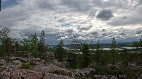 Wide panoramic view of Tornio river valley from rocky summit of Aavasaksa hill Vídeo Stock 340653419