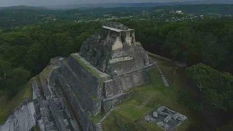 Wide pullout Shot of Temple of El Castillo at Xunantunich 動画素材 197009391