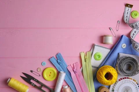 A wide range of sewing materials and tools is located on a colored background Foto stock