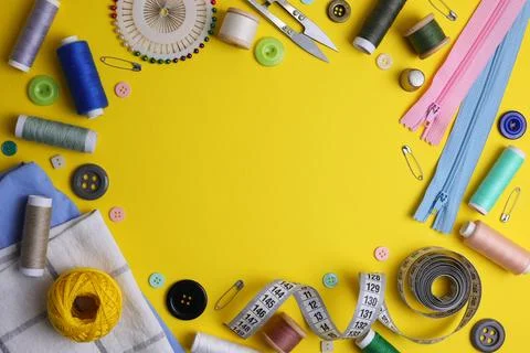 A wide range of sewing materials and tools is located on a colored background Foto stock