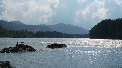 A wide river against the background of mountains and sky with clouds. 库存影片 79458955