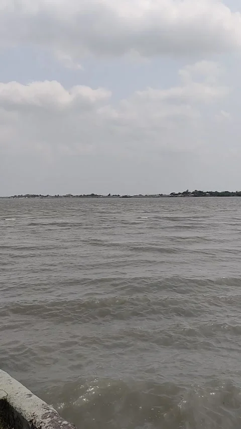 Wide River View with Clouds Shot from Moving Boat Vídeos de archivo 278587420