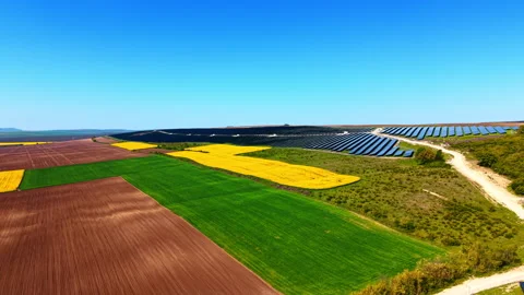Wide rural landscape with solar array on a distant ridge 스톡 동영상 335694915