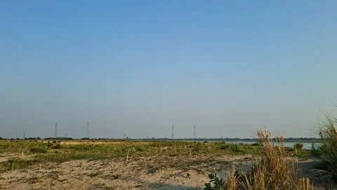 Wide Sandy Plain Under Clear Sky Vídeo Stock 334639460