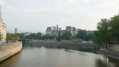 Wide scenic view looking down the Seine River in Paris toward the historic Hôtel Stock Footage 338007324