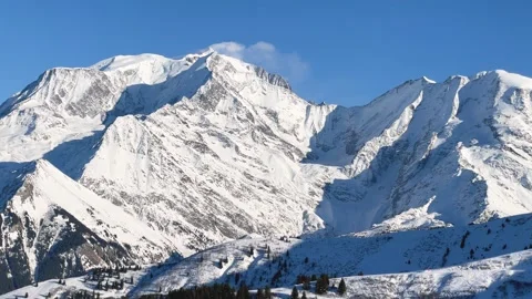 Wide scenic view of the snow-covered mountains of the Mont Blanc Massif under a Stock Footage 346703388