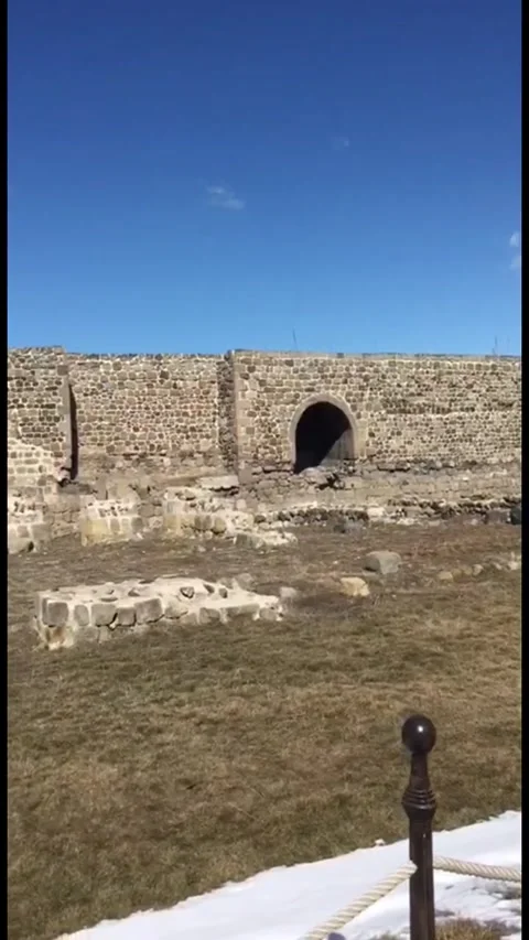 A wide shot of an ancient stone castle courtyard featuring the Turkish flag Stock-Footage 333376683