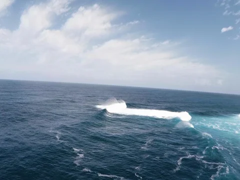 Wide Shot of Beautiful Ocean Waves Video stock 83078356