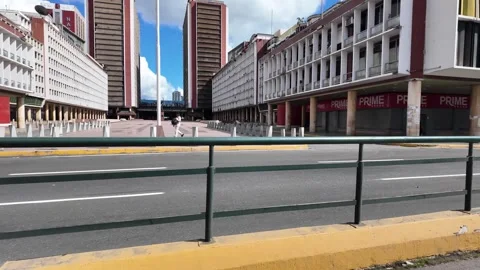 Wide shot of Centro Simon Bolivar towers and Plaza La Concordia in El Silencio Vídeos de archivo 331955487