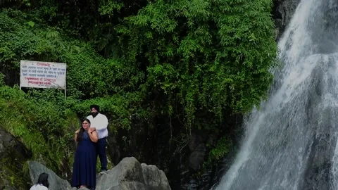 Wide shot of couple posing for their prewedding near bhagsunag waterfall Stock Footage 227097027