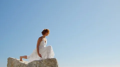 Wide Shot, Lockdown, 20 Seconds Or Greater, Clear Sky, Outdoors, Day, Side View, Stock Footage 95819330