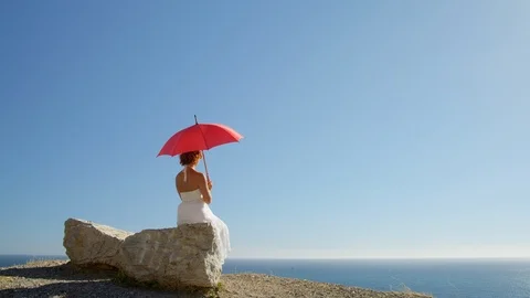 Wide Shot, Lockdown, 20 Seconds Or Greater, Clear Sky, Outdoors, Day, Walking, Stock Footage 95852137