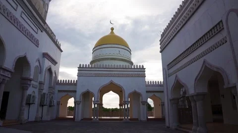 Wide shot of Old Mosque 動画素材 233278857