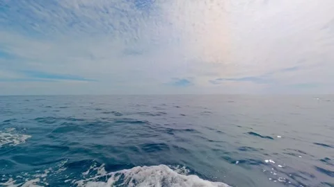Wide Shot of Open Deep Blue Ocean Vidéo 336177831
