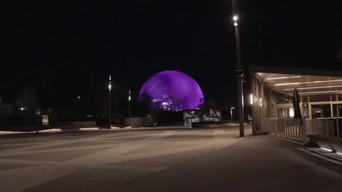 A Wide Shot of Parc Jean Drapeau with the Biosphere Lit Up Purple at Night Stockbeeldmateriaal 249793164