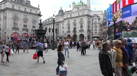 Wide shot of Piccadilly Circus 스톡 동영상 39169153