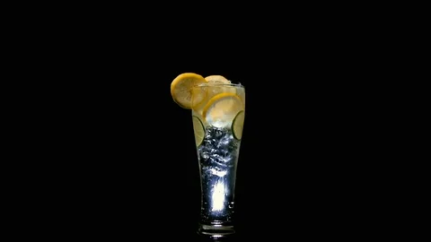 WIDE SHOT ROTATING LEMON LIME SODAWATER 動画素材 93973570