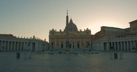 Wide shot of Saint Peter during lockdown in Rome at sunset 库存影片 134476372