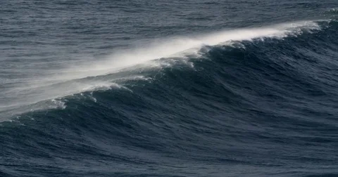 Wide Shot of Speedy Waves Gushing In Sea 스톡 동영상 76489846