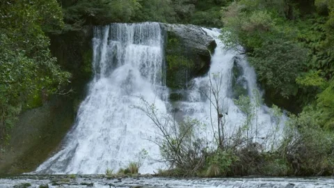Wide-shot of Waterfall Vídeos de archivo 251505545